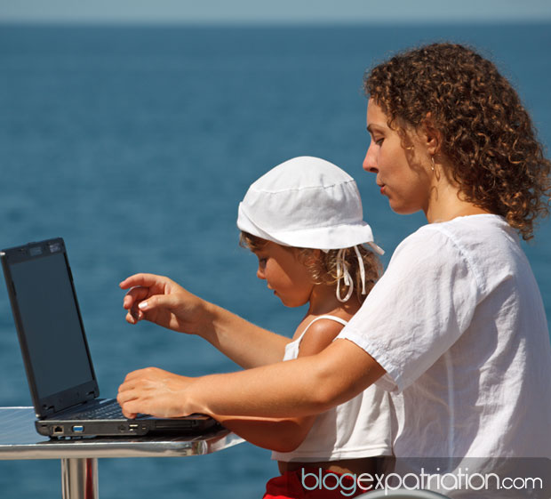 Ils sont nombreux les expatriés qui se contentent uniquement de téléphoner pendant le week-end ou de fixer un rendez-vous sur skype une ou deux fois par semaine avec les personnes qui leur sont chères.