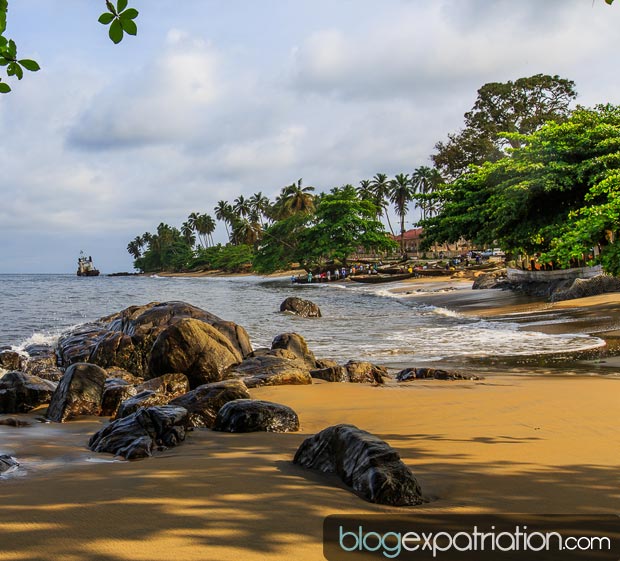 Les superbes plages de Kribi bordent l'océan sans discontinuer sur des kilomètres et rappellent fortement certains paysages des Caraïbes