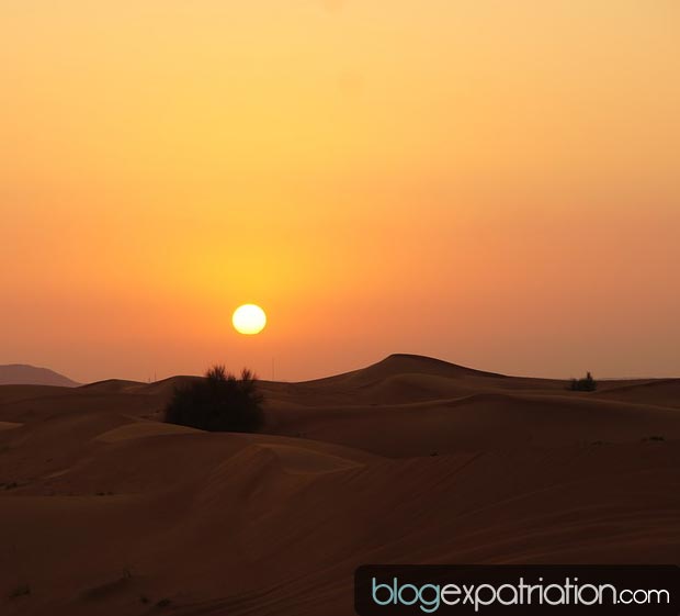 Coucher de soleil dans le désert de Dubaï