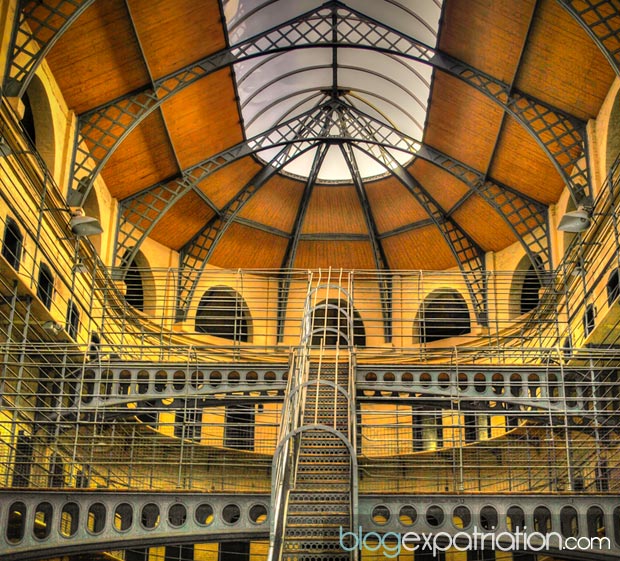 La prison de Kilmainham est une ancienne prison située dans le quartier de Kilmainham à Dublin, en Irlande. Bâtie sur le modèle du panoptique, la prison, à présent désaffectée, est devenue un musée.