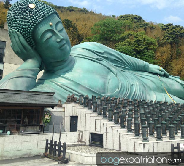 Le complexe de Nanzôin est un immense ensemble de temples et sanctuaires ainsi que son bouddha couché qui est peut être le plus grand bouddha couché