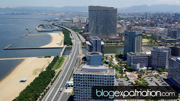 Fukuoka est le chef-lieu de la préfecture de Fukuoka à la pointe nord de l'île de Kyūshū au Japon