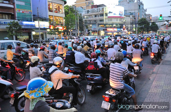 Vivre à Saigon : La circulation à Saigon est assez folklorique...