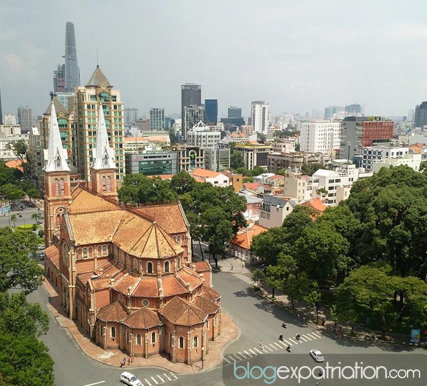 Hô-Chi-Minh-Ville, nommée jusqu'en 1975 Saïgon ou antérieurement Prey Nokor, est la plus grande ville du Viêt Nam et son poumon économique, devant la capitale Hanoï