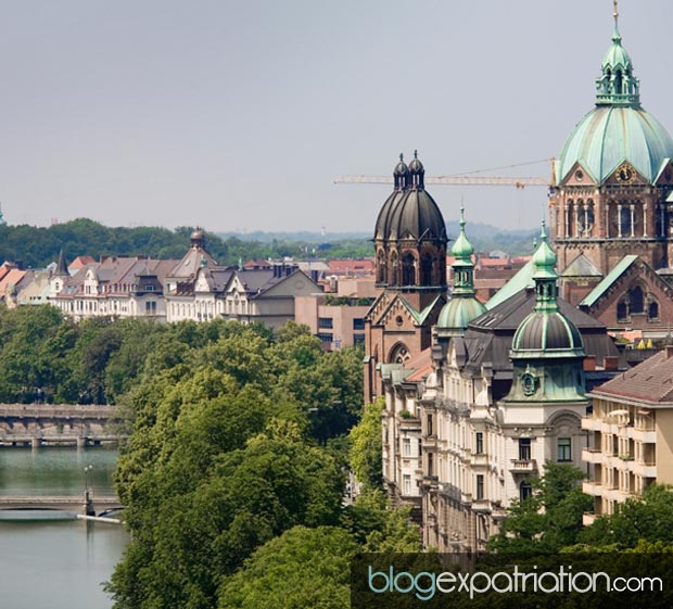 Munich est une ville du sud de l'Allemagne et la capitale du Land de Bavière.