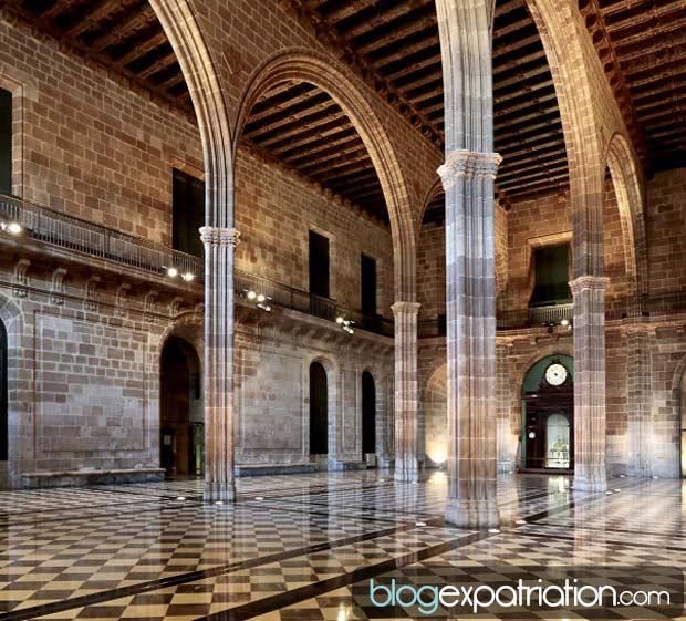 La maison Llotja de mar, construite pendant la période la plus splendide du gothique catalan, est représentative de l'économie et de la culture de la ville depuis l'époque médiévale.